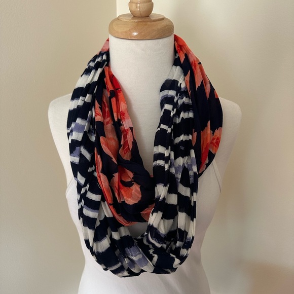 🌴 Tommy Bahama Infinity Summer Scarf🌴 - Picture 2 of 7